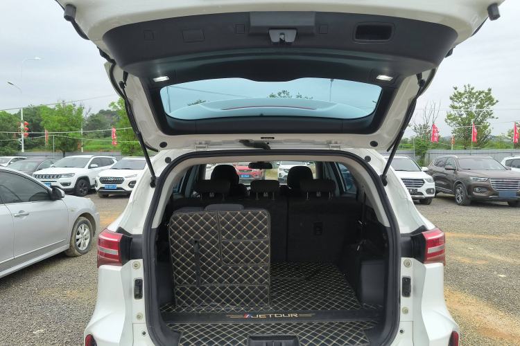 Used JETOUR X70 2020 1.5T Manual Comfort Edition 7-Seater Trunk