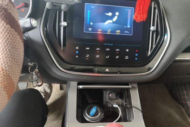Used JETOUR X70 2020 1.5T Manual Comfort Edition 7-Seater Audio And AC Panel