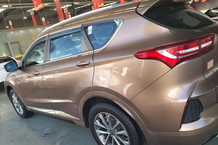 Used JETOUR X70 2020 1.5T Manual Comfort Edition 7-Seater Exterior 3