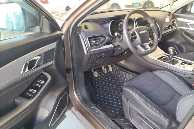 Used JETOUR X70 2020 1.5T Manual Comfort Edition 7-Seater Interior 3