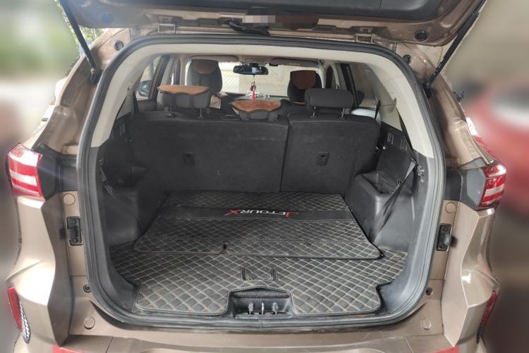 Used JETOUR X70 2020 1.5T Manual Comfort Edition 7-Seater Trunk