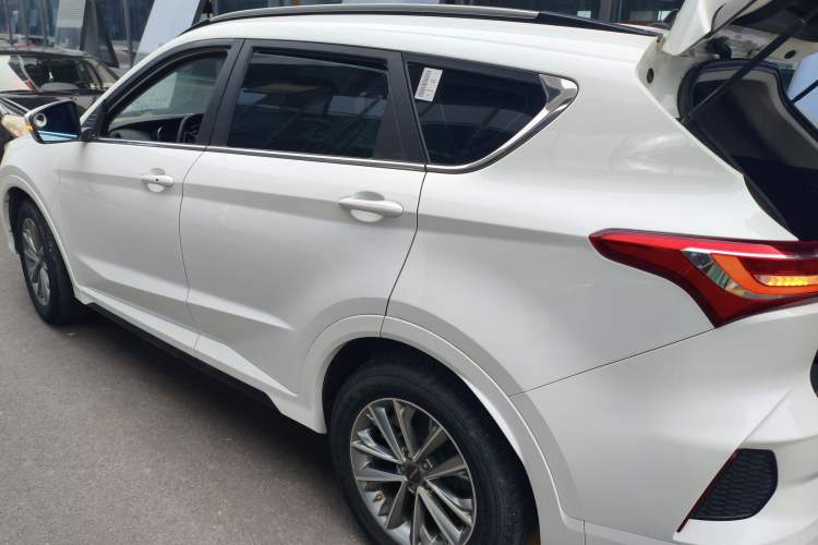 Used JETOUR X70 2021 1.5T DCT Exclusive I Version 5 Seats Exterior 3