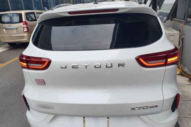 Used JETOUR X70 2021 1.5T DCT Exclusive I Version 5 Seats Exterior 4