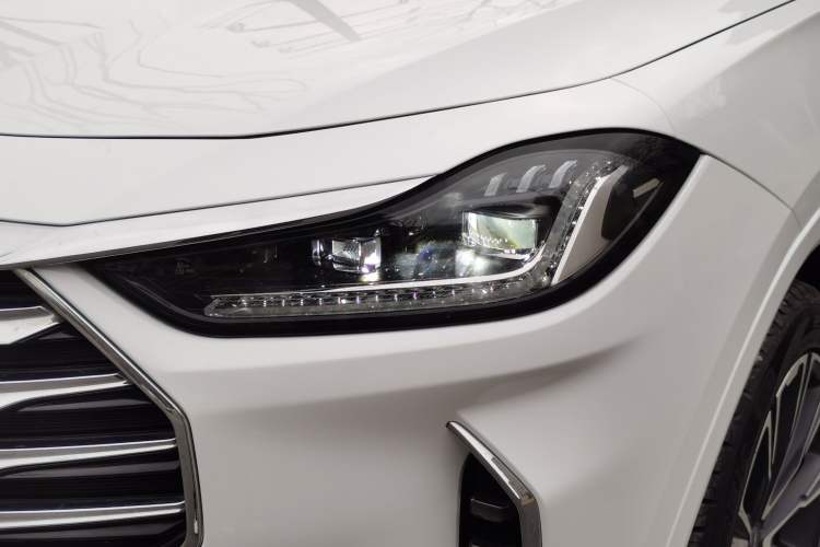 Used JETOUR X70 2021 Zhuge 1.6T DCT Junshi 7-Seater Left Front Headlight