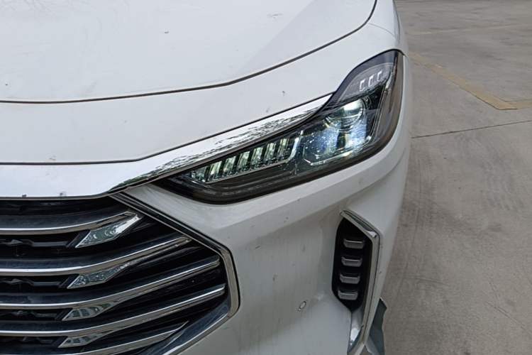 Used JETOUR X70 2021 Zhuge 1.6T DCT Wuhou 7-Seater Left Front Headlight