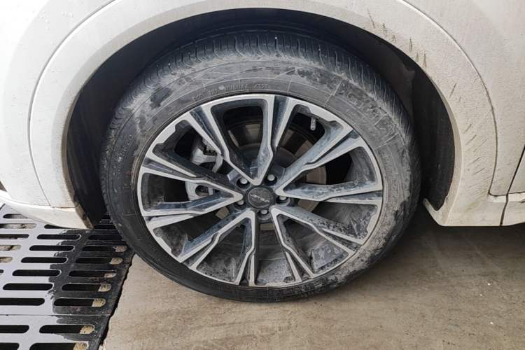 Used JETOUR X70 2021 Zhuge 1.6T DCT Junshi 7-Seater Left Front Wheel Hub