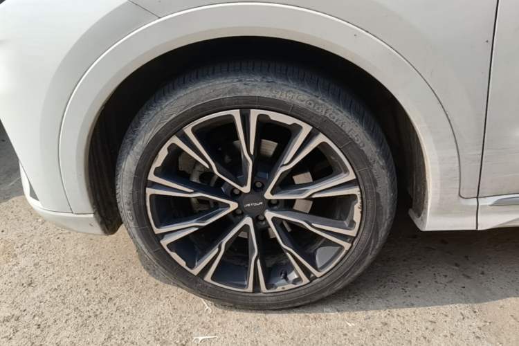 Used JETOUR X70 2021 Zhuge 1.6T DCT Junshi 7-Seater Left Front Wheel Hub