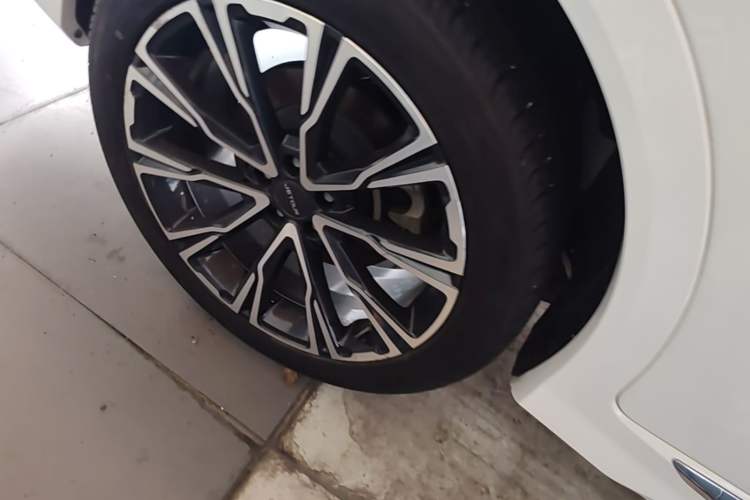Used JETOUR X70 2021 Zhuge 1.6T DCT Junshi 5-seater Right Rear Wheel Hub