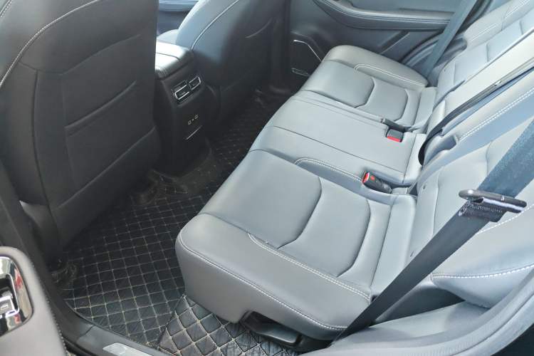 Used JETOUR X70 2022 1.5T DCT YueXing Edition 5 Seats Left Rear Seat