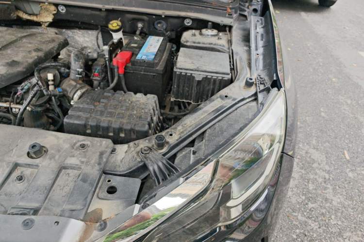 Used JETOUR X70 2023 1.5T DCT Flagship Edition 5 Seats Engine Bay Left