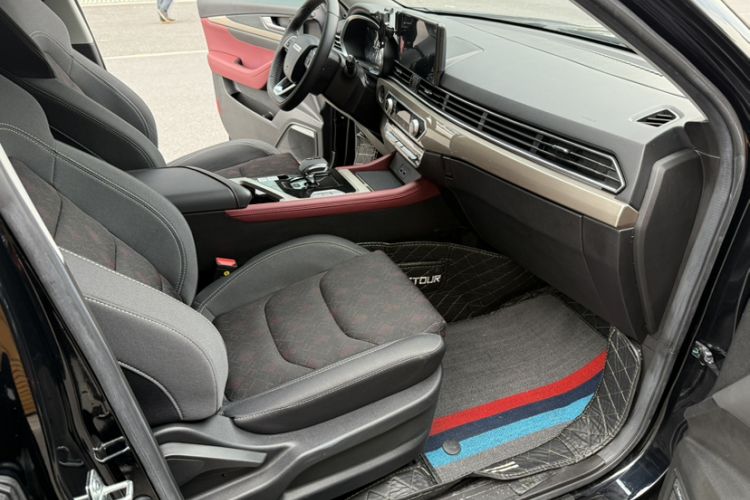 Used JETOUR X70 2023 1.5T DCT Beyond PRO Edition 7 Seats Interior 2