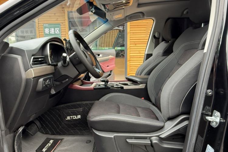 Used JETOUR X70 2023 1.5T DCT Beyond PRO Edition 7 Seats Interior 3
