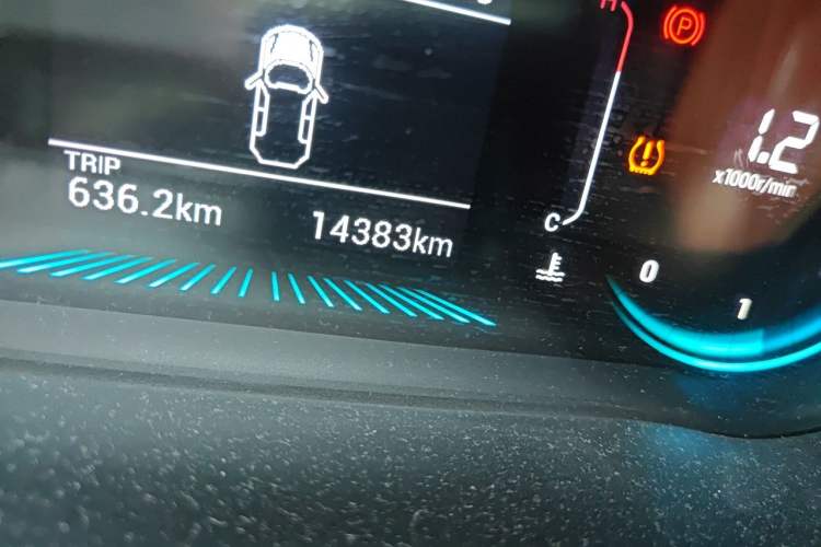 Used JETOUR X70 2023 1.5T DCT Land Cruiser 7-Seater Odometer Close Up