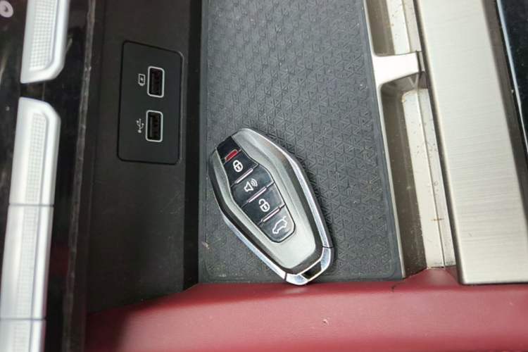 Used JETOUR X70 2023 1.5T DCT Overpass PRO+ Edition 7 Seats Vehicle Key