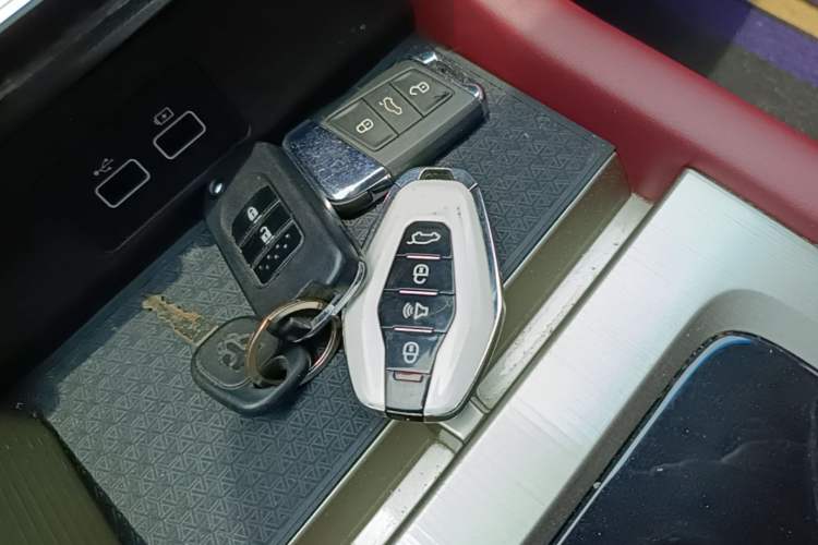 Used JETOUR X70 2023 1.5T DCT Land Cruiser 7-Seater Vehicle Key