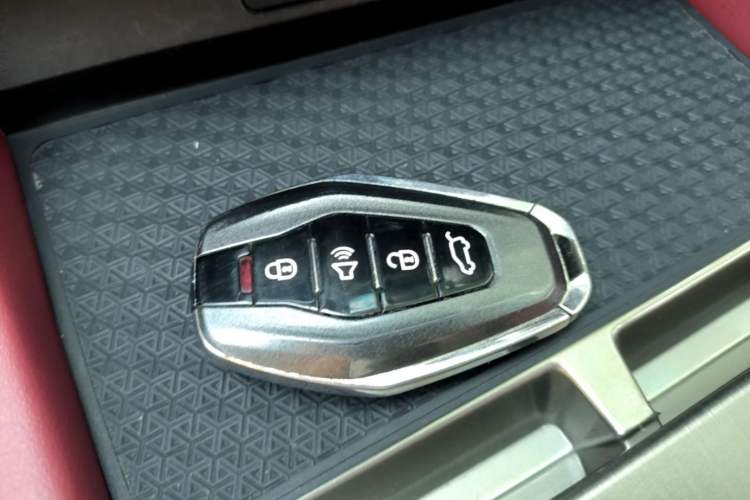 Used JETOUR X70 2023 1.5T DCT Overpass PRO+ Edition 7 Seats Vehicle Key