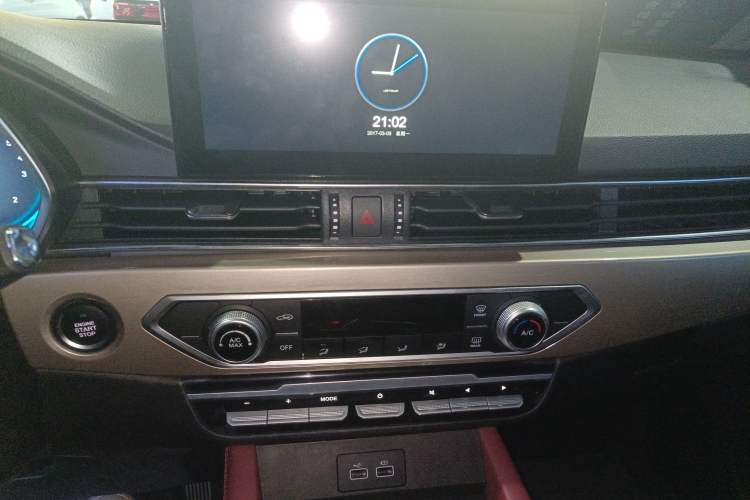 Used JETOUR X70 2023 1.5T DCT Dream Edition 5 Seats Audio And AC Panel