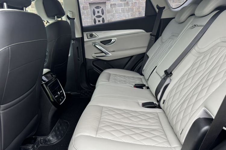 Used JETOUR X70 2023 Zhege 2.0T DCT Wolong 5-Seater Interior 6