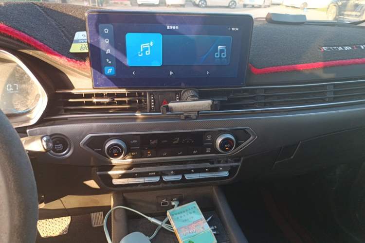Used JETOUR X70 2023 1.5T DCT Flagship Edition 5 Seats Audio And AC Panel