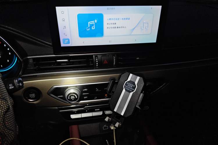 Used JETOUR X70 2023 1.5T Manual Overdrive Version 7 Seats Audio And AC Panel