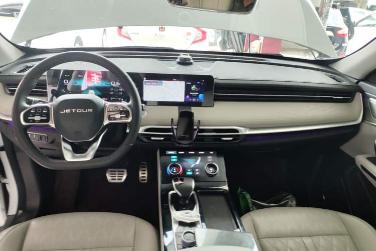 Used JETOUR X70 2023 Zhege 2.0T DCT Wolong 5-Seater Center Console