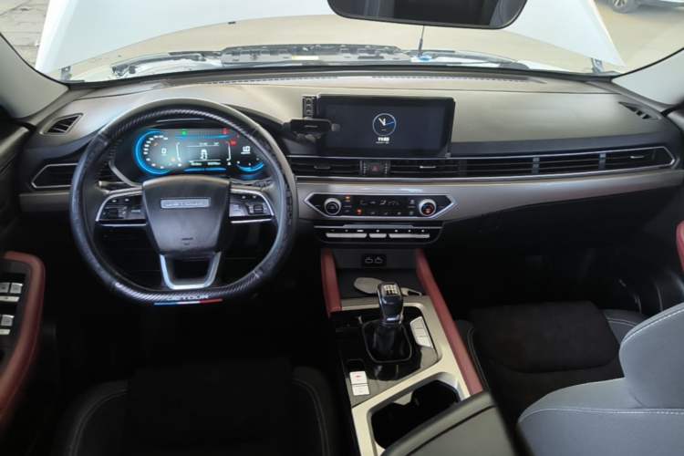 Used JETOUR X70 2023 1.5T Manual Overdrive Version 5 Seats Center Console