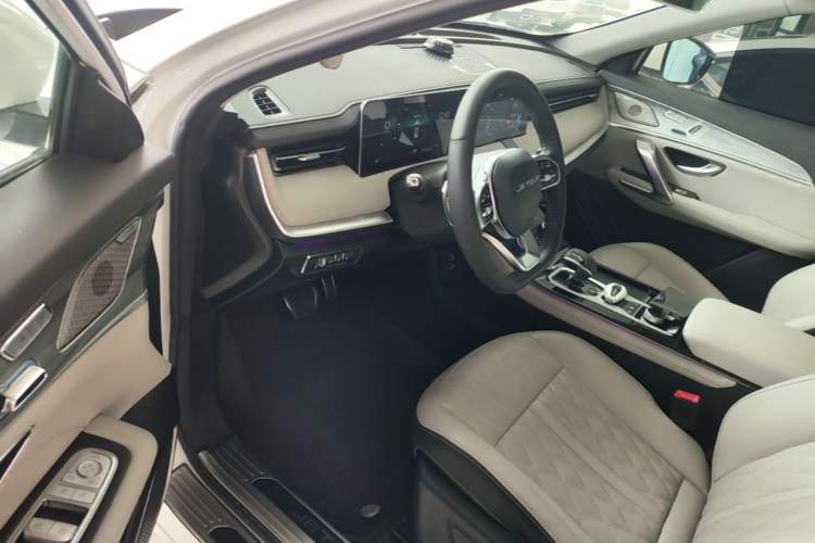 Used JETOUR X70 2023 Zhege 2.0T DCT Wolong 5-Seater Driver Seat
