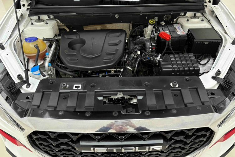 Used JETOUR X70 2023 1.5T DCT Beyond PRO+ Edition 5-Seater Engine Bay