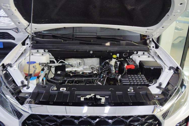 Used JETOUR X70 2023 1.5T Manual Overdrive Version 5 Seats Engine Bay