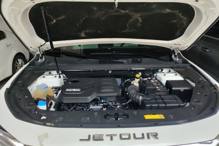 Used JETOUR X70 2023 Zhege 2.0T DCT Wolong 5-Seater Engine Bay