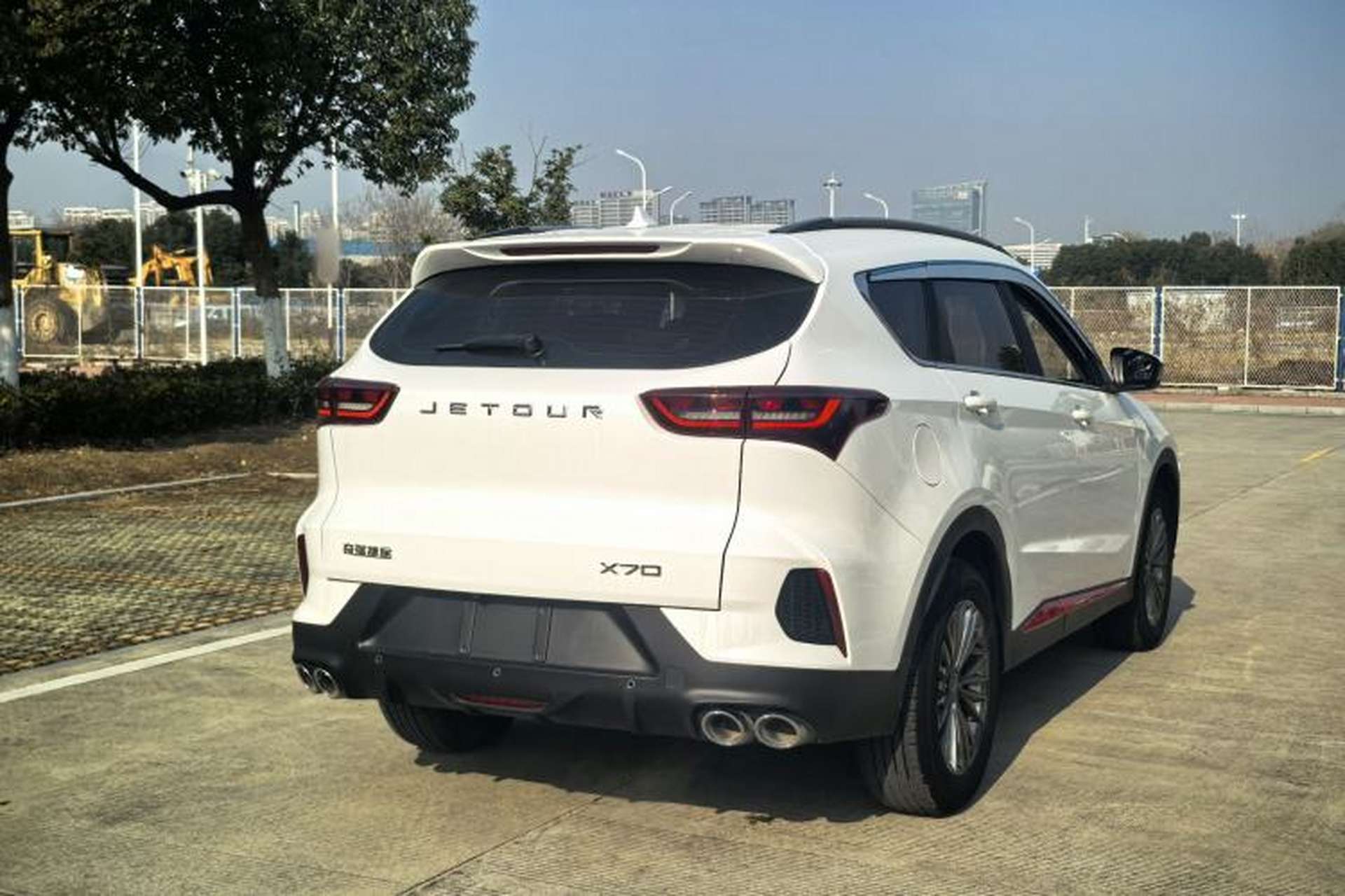Used JETOUR X70 2023 1.5T DCT Overpass PRO+ Edition 7 Seats Exterior 3
