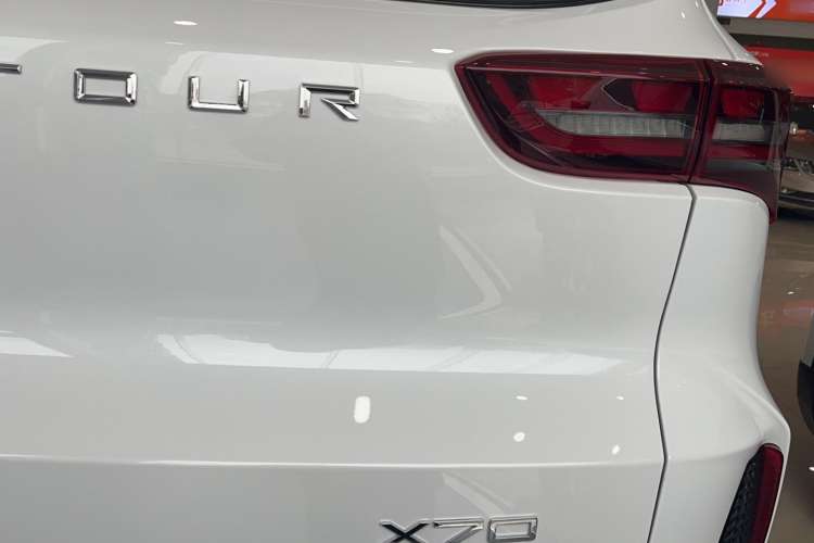 Used JETOUR X70 2023 1.5T DCT Flagship Edition 5 Seats Exterior 4