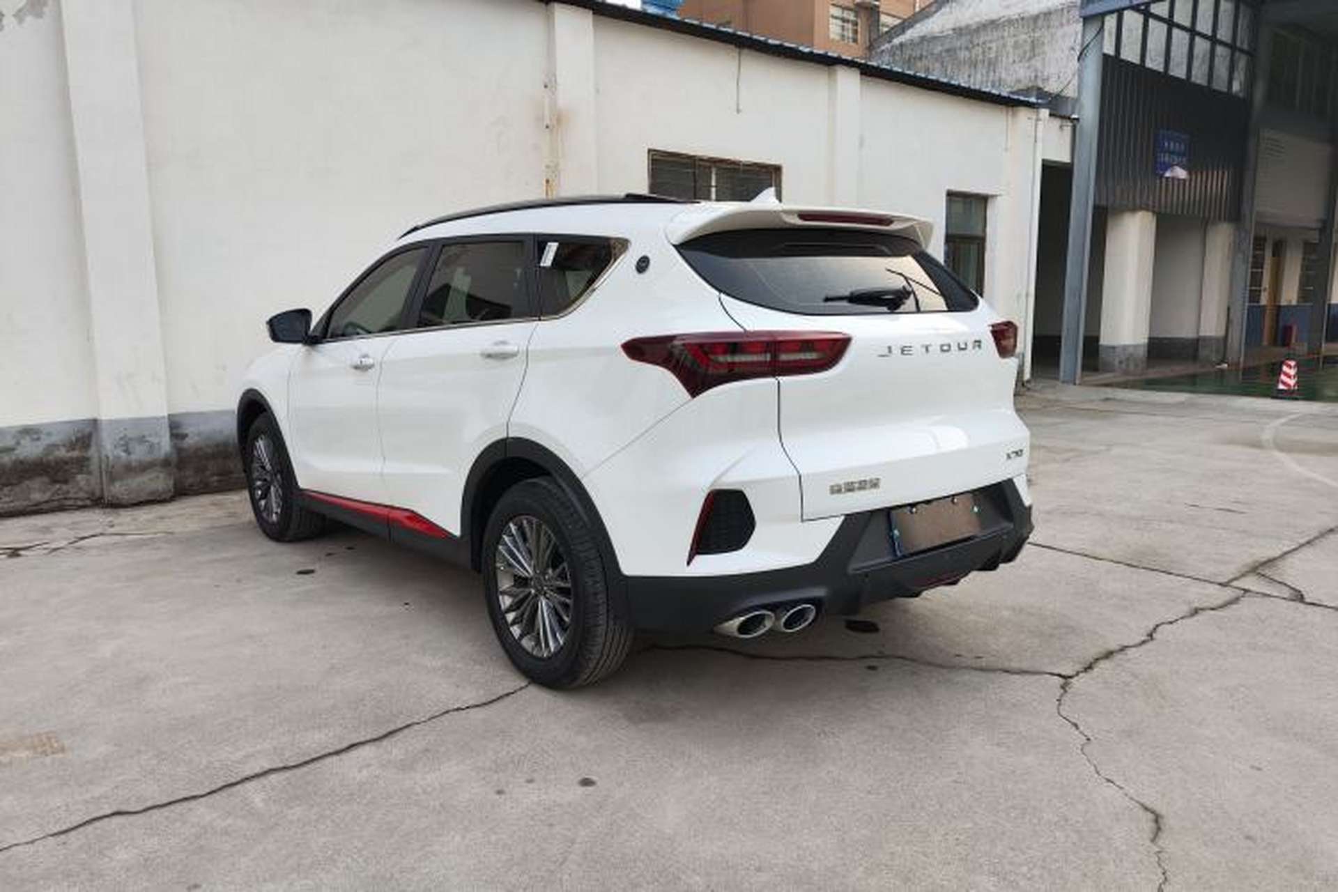 Used JETOUR X70 2023 1.5T DCT Beyond PRO+ Edition 5-Seater Exterior 8