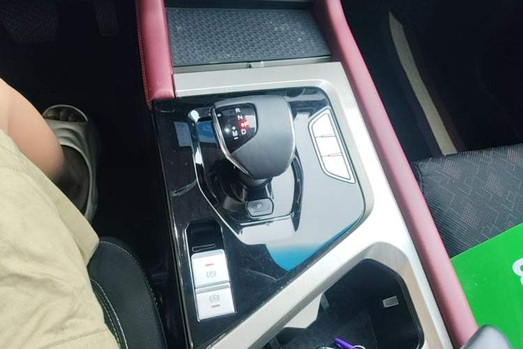 Used JETOUR X70 2023 1.5T DCT Beyond PRO Edition 5-Seater Gear Lever