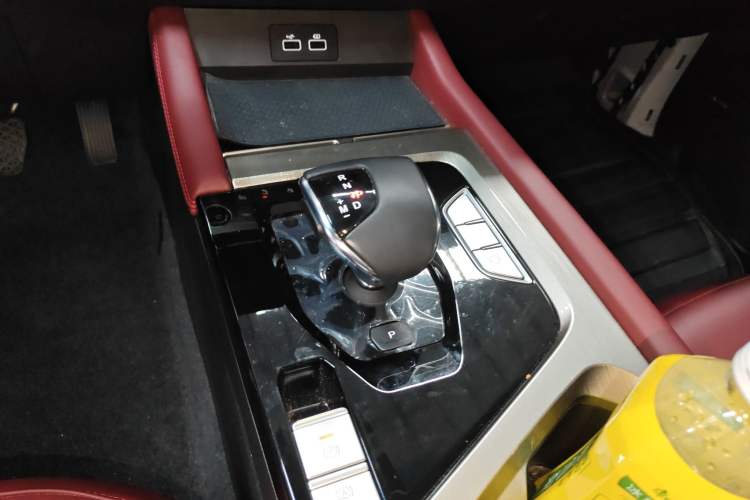 Used JETOUR X70 2023 1.5T DCT Beyond PRO+ Edition 5-Seater Gear Lever