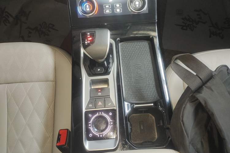 Used JETOUR X70 2023 Zhuge 2.0T DCT Wolong 7-Seater Gear Lever