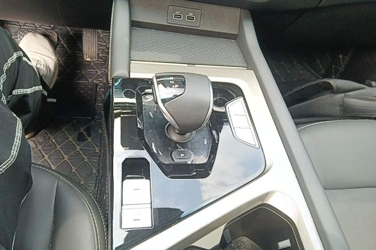 Used JETOUR X70 2023 1.5T DCT Beyond PRO Edition 5-Seater Gear Lever