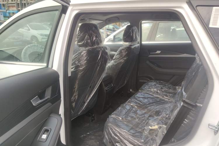 Used JETOUR X70 2023 1.5T DCT Flagship Edition 7-Seater Interior 3