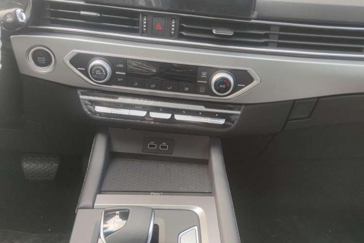Used JETOUR X70 2023 1.5T DCT Flagship Edition 7-Seater Interior 5