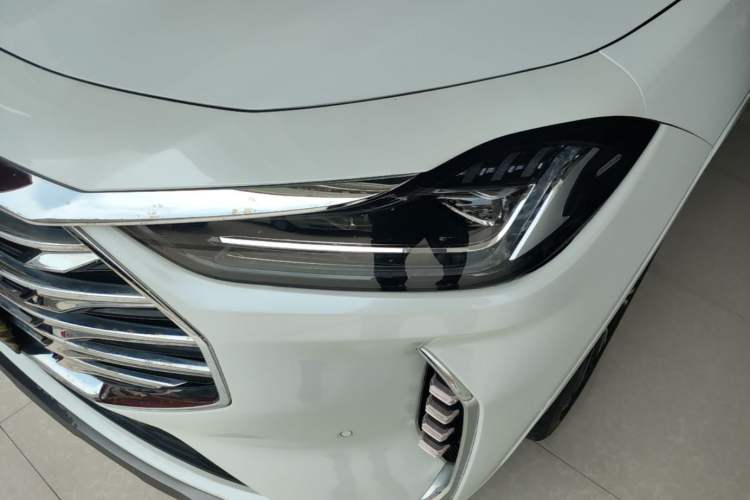 Used JETOUR X70 2023 Zhege 2.0T DCT Wolong 5-Seater Left Front Headlight