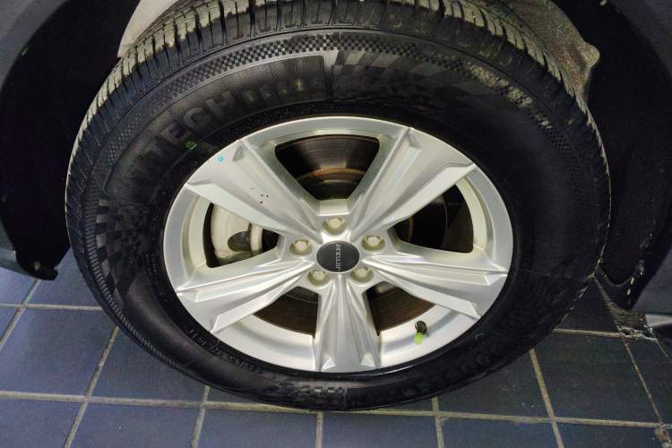 Used JETOUR X70 2023 1.5T Manual Overdrive Version 5 Seats Left Front Wheel Hub