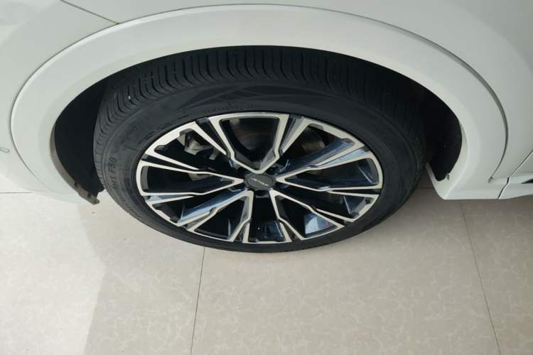 Used JETOUR X70 2023 Zhege 2.0T DCT Wolong 5-Seater Left Front Wheel Hub