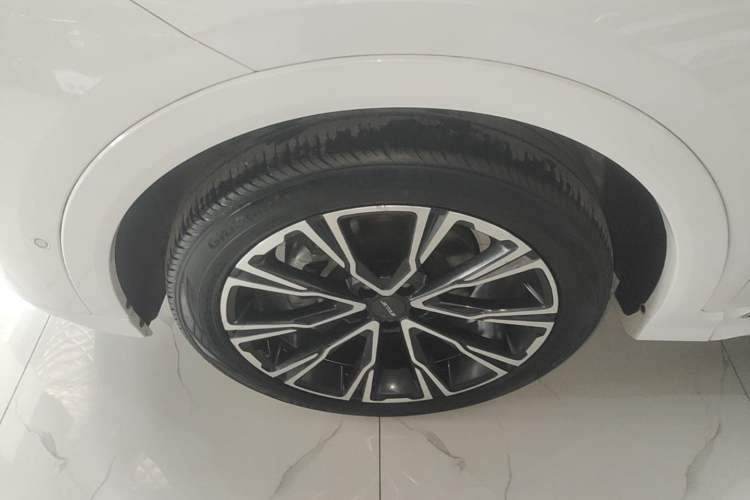 Used JETOUR X70 2023 Zhuge 2.0T DCT Wolong 7-Seater Left Front Wheel Hub