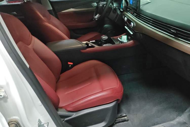 Used JETOUR X70 2023 1.5T DCT Overpass PRO+ Edition 7 Seats Right Front Seat