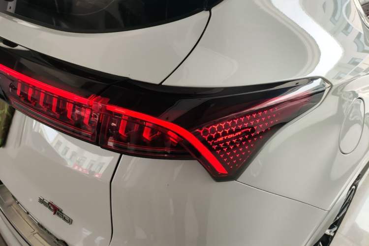 Used JETOUR X70 2023 Zhege 2.0T DCT Wolong 5-Seater Right Rear Taillight