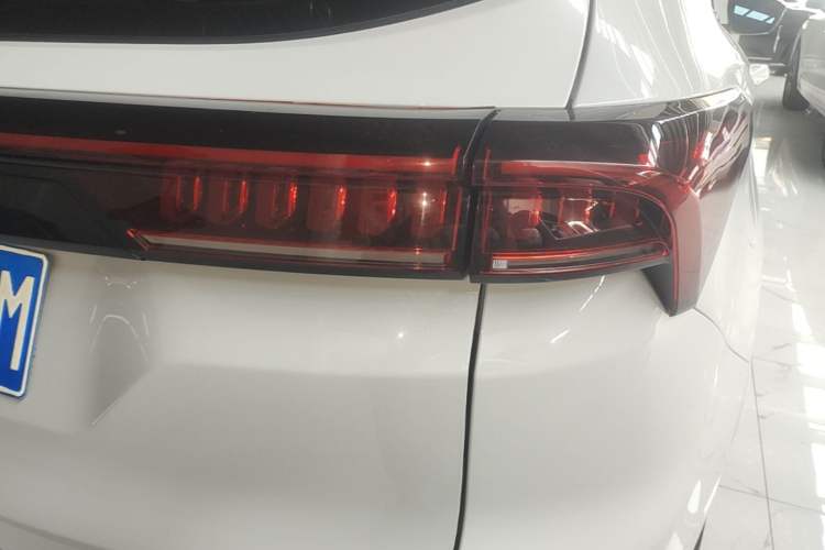 Used JETOUR X70 2023 Zhuge 2.0T DCT Wolong 7-Seater Right Rear Taillight