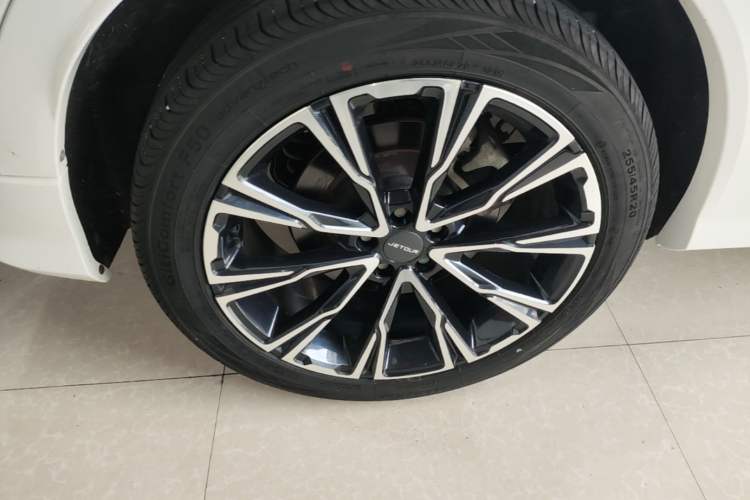 Used JETOUR X70 2023 Zhege 2.0T DCT Wolong 5-Seater Right Rear Wheel Hub