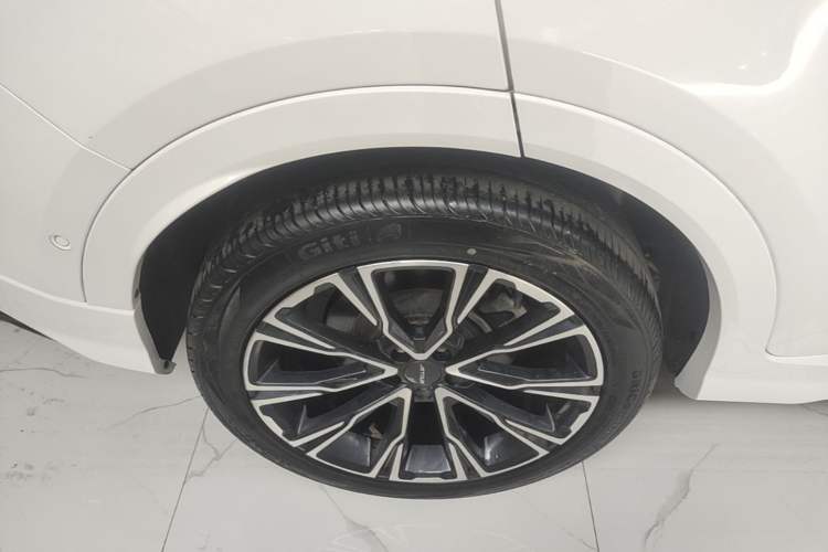 Used JETOUR X70 2023 Zhuge 2.0T DCT Wolong 7-Seater Right Rear Wheel Hub