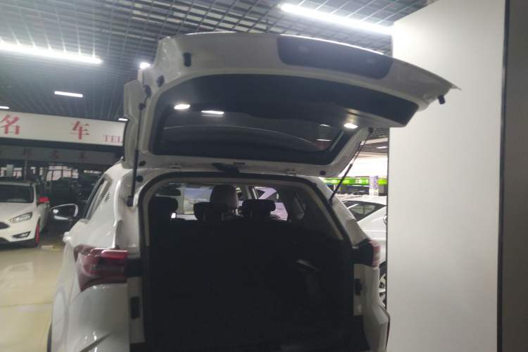Used JETOUR X70 2023 1.5T Manual Overdrive Version 5 Seats Trunk