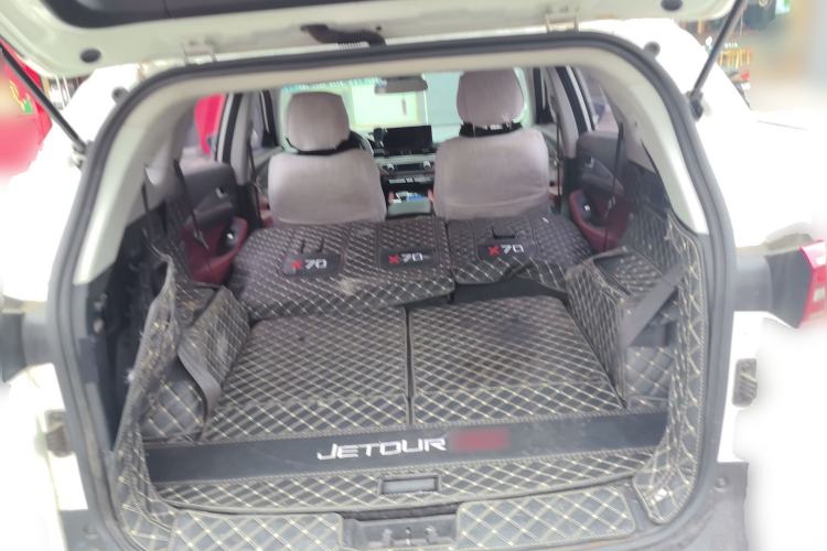 Used JETOUR X70 2023 1.5T DCT Beyond PRO Edition 7 Seats Trunk